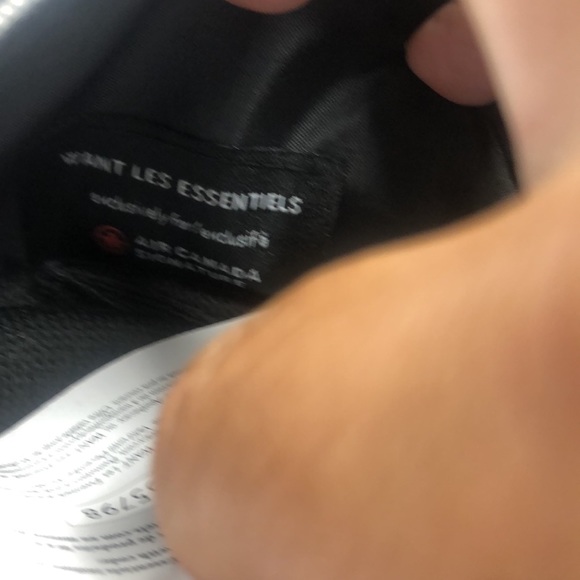 Want Les Essentials Air Canada: Amenity Kit - Picture 5 of 5